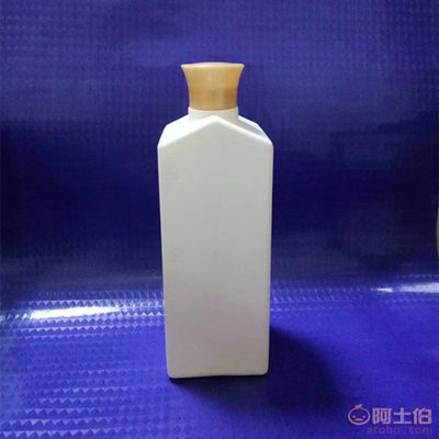 方瓶包装的洗发水