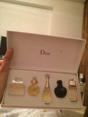 dior香水外包装真假