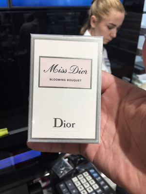 dior香水外包装真假