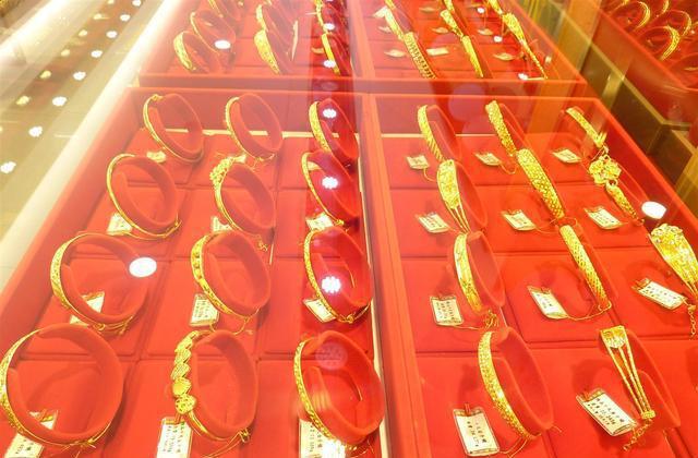 周大福金店包装