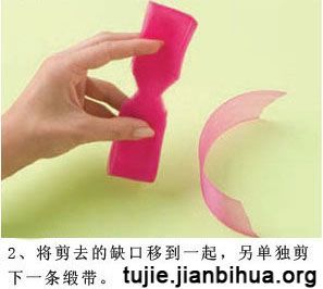 用包装纸包礼物