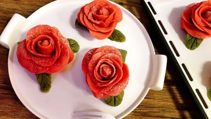 月饼包装盒里带玫瑰花