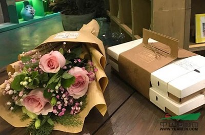 如何拆包装好的花束