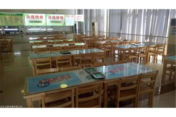 校园餐桌广告设计方案